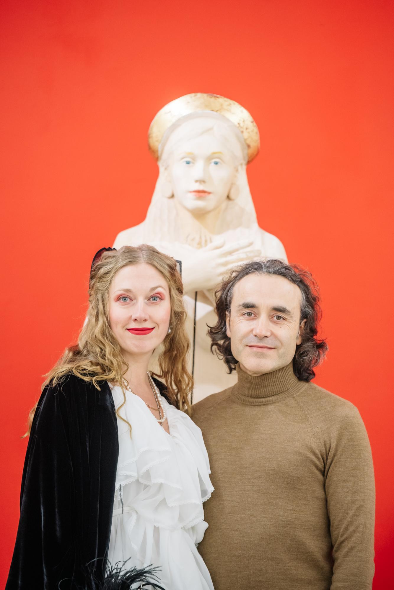 Выставки 18+, глаза на груди и "вагон платьев": чем живет сейчас Нина Мурашкина - знаменитая художница из Донецка